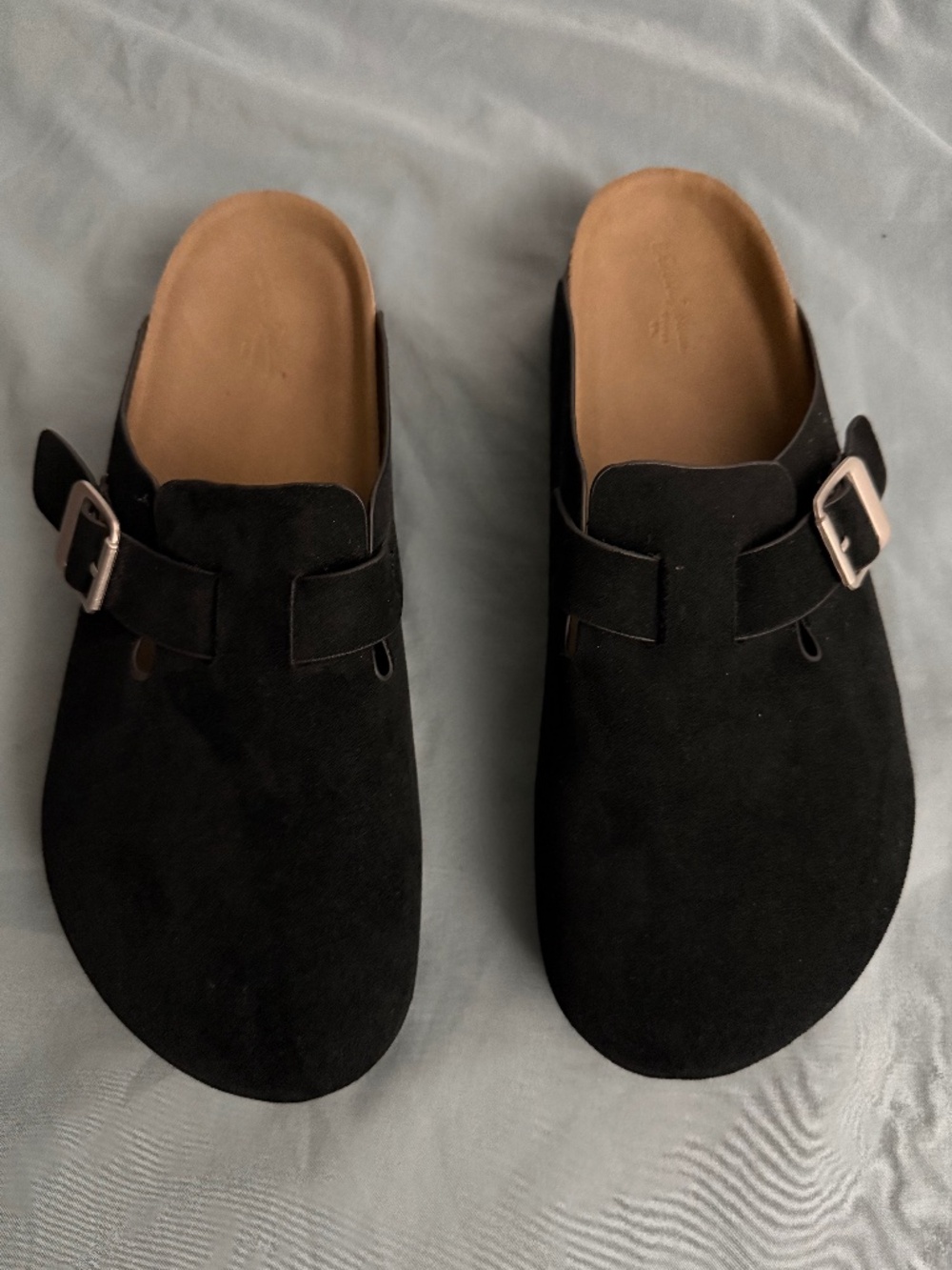 New Universal Thread clogs - Picture 1 of 5